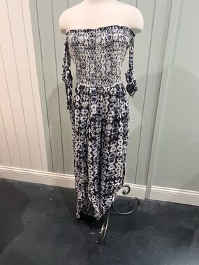 Strapless Smocked Maxi wide leg slit in Navy and White